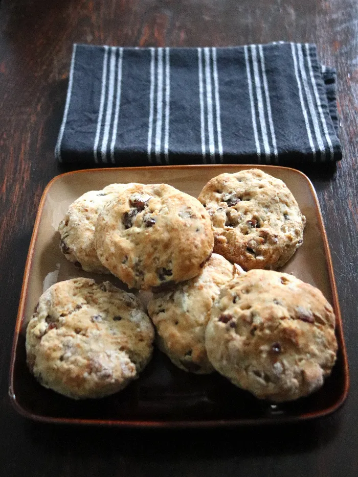 easy date and walnut scones