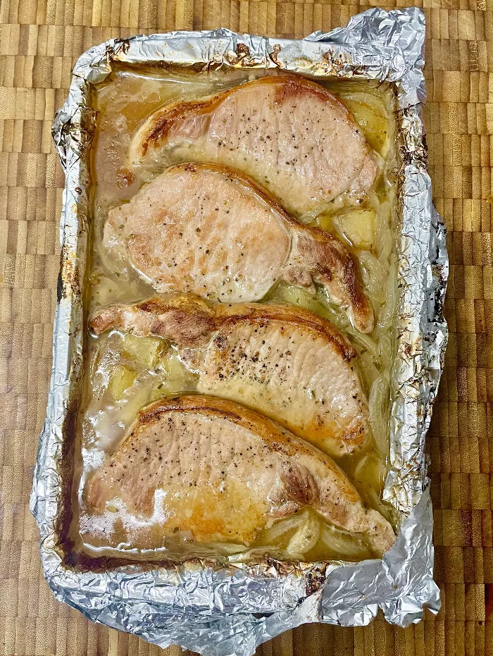 oven pork chops with apples and onions